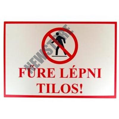 JKH Tábla műanyag A4 FűRE LÉPNI TILOS 3427149